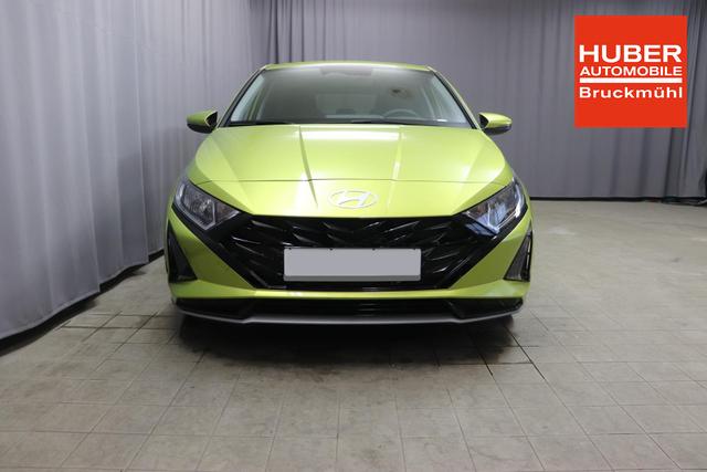 Hyundai i20 Family 1.0 T-GDI 73 kW (100 PS) Navigationssystem, Klimaautomatik, Sitzheizung, Lenkradheizung, Radio mit DAB, Apple CarPlay & Android Auto, Rückfahrkamera, Einparkhilfe hinten, Lichtsensor, Spurassistent, Fernlichtassistent, Verkehrszeichenassistent uvm. 
