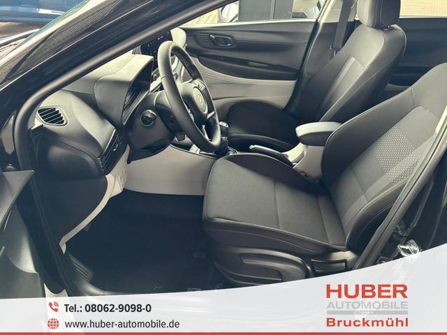 Hyundai i20 - Pure 1.2 MPI / Navi PDC Hinten + Kamera Abgedunkelte Scheiben Tempomat Alu 16"