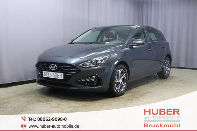 Hyundai i30 - Comfort 1.0 T-GDi 7DCT FL, DCT Automatikgetriebe, Klimaanlage, Sitzheizung, Lederlenkrad, Radio DAB, Freisprecheinrichtung, Lichtsensor, Tempomat, Einparkhilfe hinten, Nebelscheinwerfer, 16 Zoll Leichtmetallfelgen, uvm.