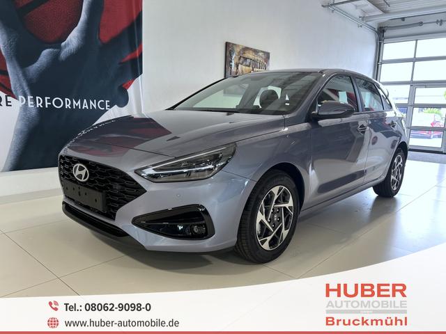Hyundai i30 - GO 1.0 T-GDI 73 kW (100 PS) 2-Zonen-Klimaautomatik, Einparkhilfe vorne und hinten, Rückfahrkamera, LED-Scheinwerfer, Sitzheizung, Lenkradheizung, Navigationssystem, Radio mit DAB, Apple CarPlay, Android Auto, 16 Zoll Leichtmetallfelgen, uvm.
