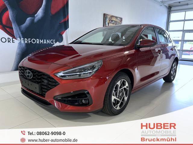 Hyundai i30 - GO 1.0 T-GDI 73 kW (100 PS) 2-Zonen-Klimaautomatik, Einparkhilfe vorne und hinten, Rückfahrkamera, LED-Scheinwerfer, Sitzheizung, Lenkradheizung, Navigationssystem, Radio mit DAB, Apple CarPlay, Android Auto, 16 Zoll Leichtmetallfelgen, uvm.
