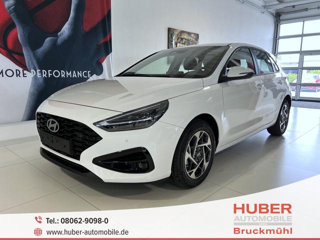 Hyundai i30 - GO 1.0 T-GDI 73 kW (100 PS) Toter-Winkel-Assistent, 2-Zonen-Klimaautomatik, PDC vorne und hinten, Rückfahrkamera, LED-Scheinwerfer, Sitzheizung, Lenkradheizung, Navigationssystem, Radio mit DAB, Apple CarPlay, Android Auto, 16 Zoll Leichtmetallfelgen