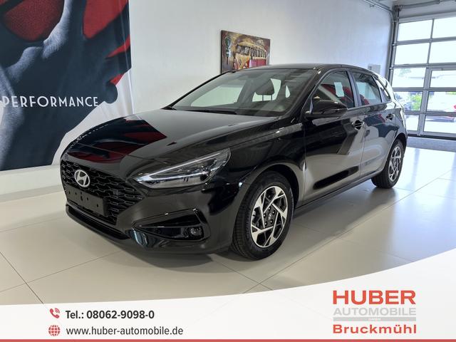 Hyundai i30 - GO 1.0 T-GDI 73 kW (100 PS) Toter-Winkel-Assistent, 2-Zonen-Klimaautomatik, PDC vorne und hinten, Rückfahrkamera, LED-Scheinwerfer, Sitzheizung, Lenkradheizung, Navigationssystem, Radio mit DAB, Apple CarPlay, Android Auto, 16 Zoll Leichtmetallfelgen