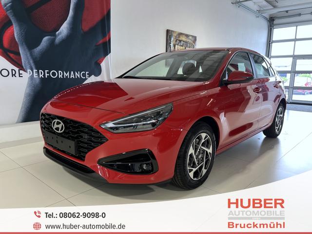 Hyundai i30 - GO 1.0 T-GDI 73 kW (100 PS) Toter-Winkel-Assistent, 2-Zonen-Klimaautomatik, PDC vorne und hinten, Rückfahrkamera, LED-Scheinwerfer, Sitzheizung, Lenkradheizung, Navigationssystem, Radio mit DAB, Apple CarPlay, Android Auto, 16 Zoll Leichtmetallfelgen