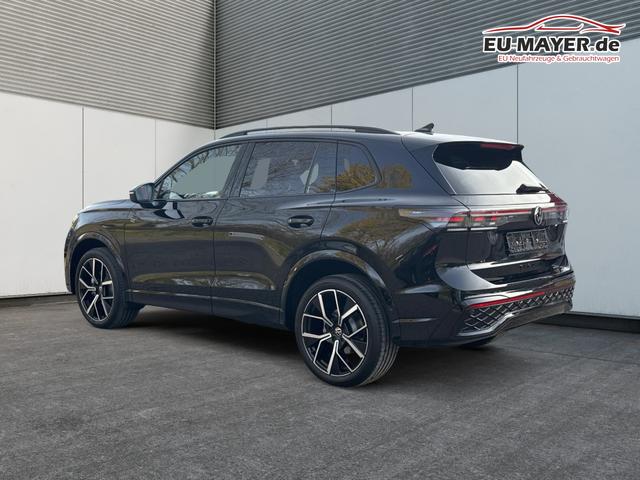 Volkswagen / Tiguan / Schwarz / / / 4x4 AHK+PANO+STANDHZG+20 ALU+eHK