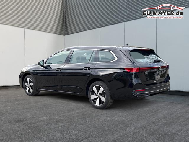 Volkswagen / Passat Variant / Schwarz / / / DSG+AHK+MASSAGE+NAVI+ACC+KAMERA+LED+17 ALU