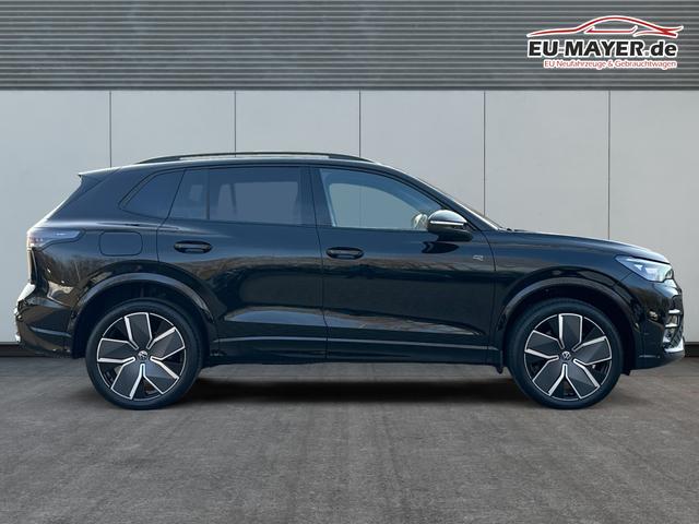 Volkswagen / Tiguan / Schwarz / / / 4 MOT+AHK+NAVI+PANORAMA+EL. HECK.+20 ALU