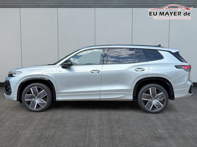 Volkswagen / Tayron / Silber / / / PLUG-IN+PANO+AHK+HuD+MATRIX+360 KAM+20ALU+ACC+eHK+BLACK STYLE