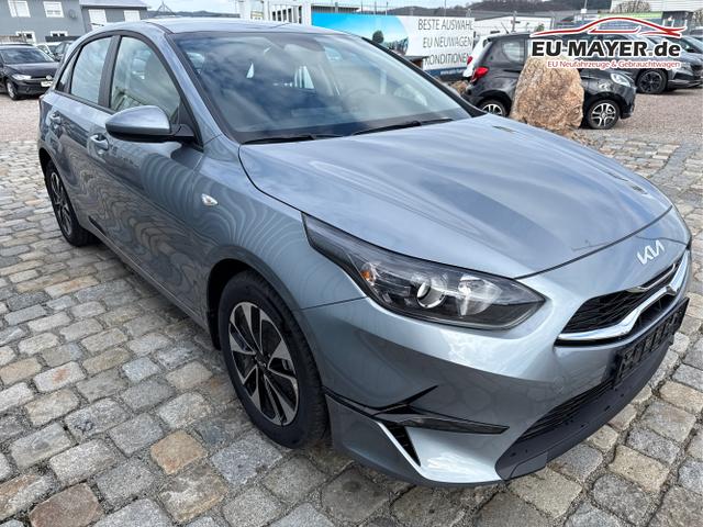 Kia / Ceed / Silber / / / , Beispielbilder, ggf. teilweise mit Sonderausstattung