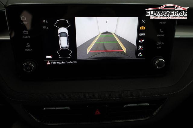 Skoda Fabia Selection 1.0 TSI DSG Selection, KESSY, Kamera, 15-Zoll schwarz, Winter, Ladeboden 