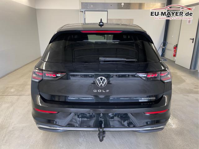 Volkswagen / Golf / Schwarz / / / 1.5 eHybrid 150kW/204PS DSG IQ.Light+Navi+Travel Assist+HUD+Winterpaket