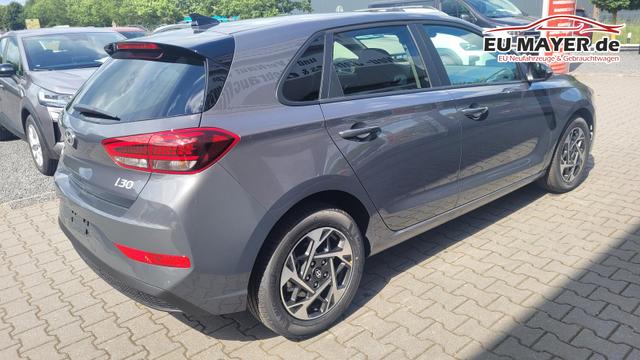 Hyundai i30 Familiy HB Family*Navi*LED*Shzg*Lhzg*PDC*Cam*16Zoll* 