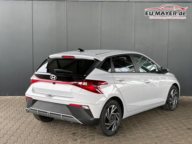 Hyundai i20 Pure 1.2 MPI / Navi PDC Hinten + Kamera Abgedunkelte Scheiben Tempomat Alu 16" 