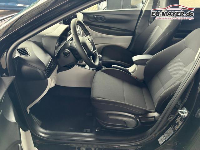 Hyundai i20 Pure 1.2 MPI / Navi PDC Hinten + Kamera Abgedunkelte Scheiben Tempomat Alu 16" 