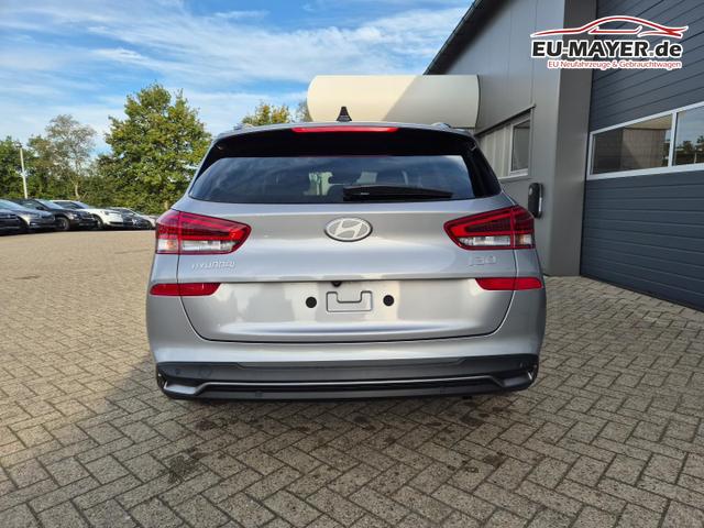 Hyundai i30 Kombi 1.5 T-GDI 95PS Sitzheizung Lenkradheizung Klimaautomatik Tempomat Navi Apple CarPlay + Android Auto PDC v+h R&uuml;ckf.Kamera 17-LM 