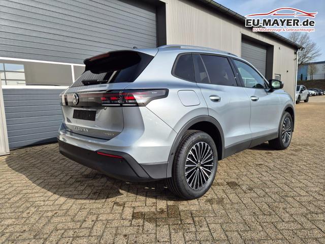 Volkswagen Tiguan Life 1,5 l eHybrid OPF 204PS DSG Design Paket "Dark" LED-Plus-Scheinw. elektr. Heckklappe Sitzheizung v+h Lenkradheizung Frontscheibe beheizb. R&uuml;ckf.Kamera Klimaautomatik VW-Radio Bluetooth wireless Apple CarPlay + Android Auto PDC ACC 2xKeyl 