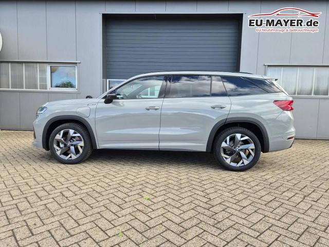 Skoda Kodiaq Sportline 1.5 TSI 204PS PHEV DSG schwenkb. AHK elektr. PanoDach HUD Alcantara PDC v+h 360&deg;Kamera CANTON Sound Klimaautomatik Sitzheizung Lenkradheizung Navi Apple CarPlay Android Auto 2xKeyless 19"LM vollelektr. Reichweite 116KM 