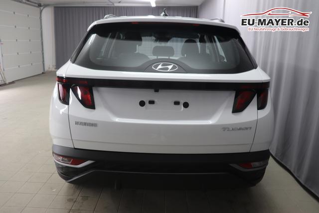 Hyundai Tucson 1.6 T-GDI 6MT 2WD Family MY23 110kW Polar White Sitzpolsterung in Stoff Schwarz