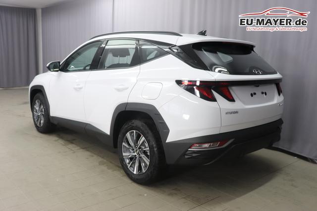 Hyundai Tucson 1.6 T-GDI 6MT 2WD Family MY23 110kW Polar White Sitzpolsterung in Stoff Schwarz