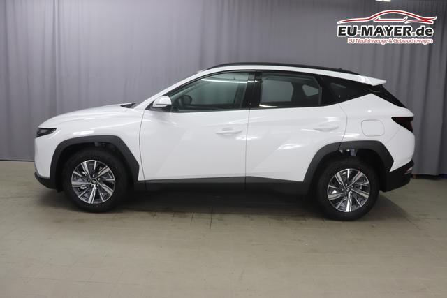 Hyundai Tucson 1.6 T-GDI 6MT 2WD Family MY23 110kW Polar White Sitzpolsterung in Stoff Schwarz