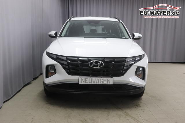 Hyundai Tucson 1.6 T-GDI 6MT 2WD Family MY23 110kW Polar White Sitzpolsterung in Stoff Schwarz