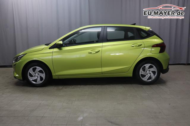 Hyundai i20 Comfort 1.2 58 kW (79 PS) Klimaanlage, Navigationssystem, Radio mit DAB, Apple CarPlay & Android Auto, R&uuml;ckfahrkamera, Einparkhilfe hinten, Lichtsensor, Spurhalteassistent, Fernlichtassistent, Verkehrszeichenassistent uvm. 