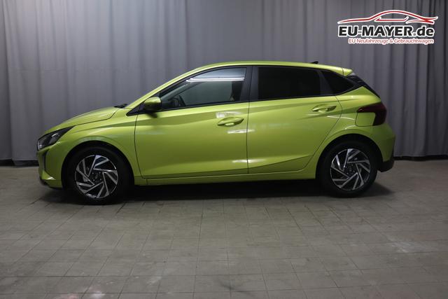 Hyundai i20 Family 1.0 T-GDI 73 kW (100 PS) Navigationssystem, Klimaautomatik, Sitzheizung, Lenkradheizung, Radio mit DAB, Apple CarPlay & Android Auto, R&uuml;ckfahrkamera, Einparkhilfe hinten, Lichtsensor, Spurassistent, Fernlichtassistent, Verkehrszeichenassistent uvm. 