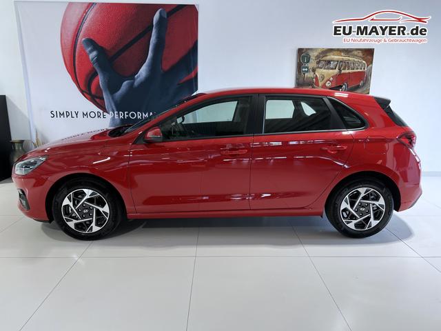 Hyundai i30 Go Engine Red