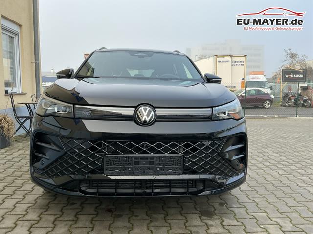 Volkswagen / Tiguan / Schwarz / R-Line / Deep Black Perleffekt / , Beispielbilder, ggf. teilweise mit Sonderausstattung
