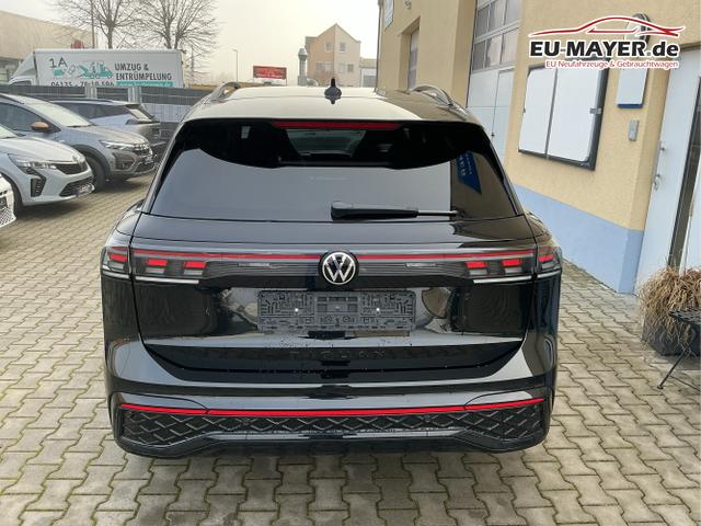 Volkswagen / Tiguan / Schwarz / R-Line / Deep Black Perleffekt / , Beispielbilder, ggf. teilweise mit Sonderausstattung