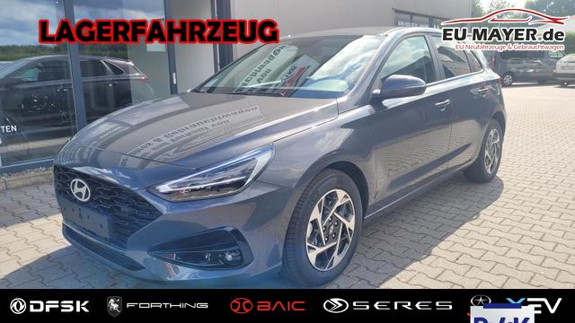 Lagerfahrzeug Hyundai i30 - Familiy HB Family Navi LED Shzg Lhzg PDC Cam 16Zoll 