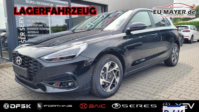 Lagerfahrzeug Hyundai i30 - Family HB Family Navi LED Shzg Lhzg PDC Cam Keyless