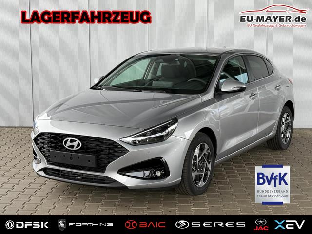 Lagerfahrzeug Hyundai i30 Fastback - E-Motion 1.5 T-GDi mHev / Navi PDC V.&H   Kamera LED m.Kurvenl./ Sitz Lenkradheizung Klimaautom./ Alu 16"