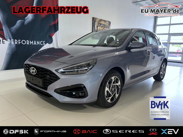 Lagerfahrzeug Hyundai i30 - GO 1.0 T-GDI 73 kW (100 PS) 2-Zonen-Klimaautomatik, Einparkhilfe vorne und hinten, R&uuml;ckfahrkamera, LED-Scheinwerfer, Sitzheizung, Lenkradheizung, Navigationssystem, Radio mit DAB, Apple CarPlay, Android Auto, 16 Zoll Leichtmetallfelgen, uvm.