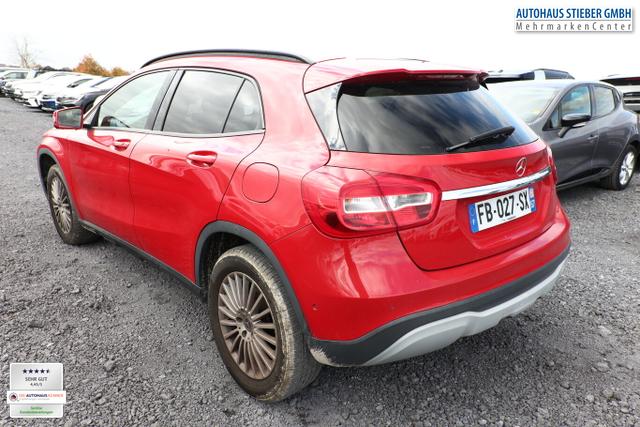 Mercedes-Benz GLA 180 DCT Leder ParkAs Tempomat LM17Z Klima 