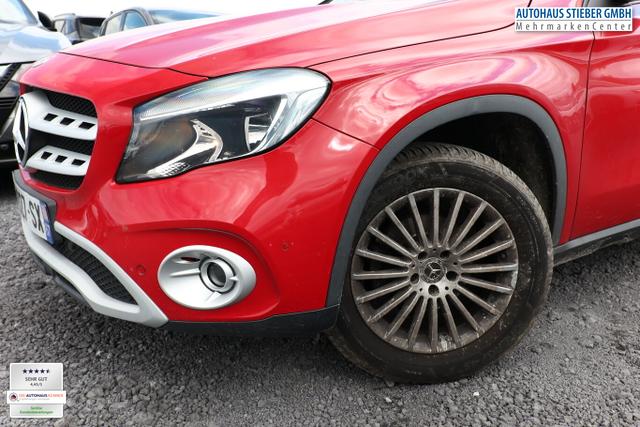 Mercedes-Benz GLA 180 DCT Leder ParkAs Tempomat LM17Z Klima 