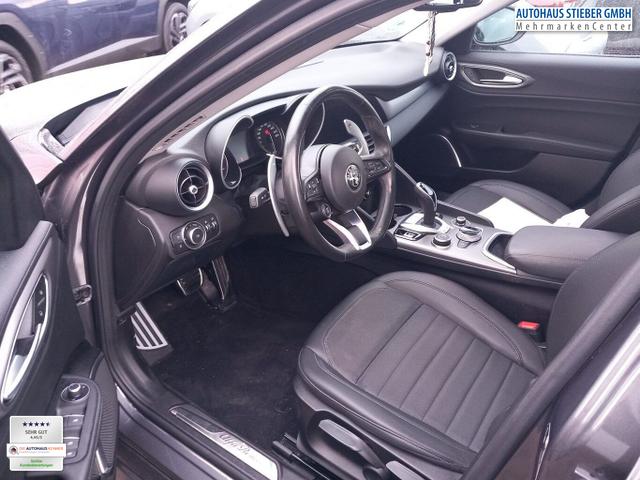 Alfa Romeo Giulia Sprint 2.2 Turbo 160 AT8 Nav Kam Keyless 