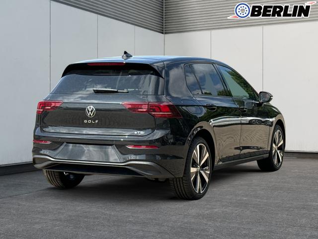 Volkswagen / Golf / Schwarz / / / KAMERA+18 ALU+ACC+LED+SHZ+KLIMA+KESSY+ARTVELOURS