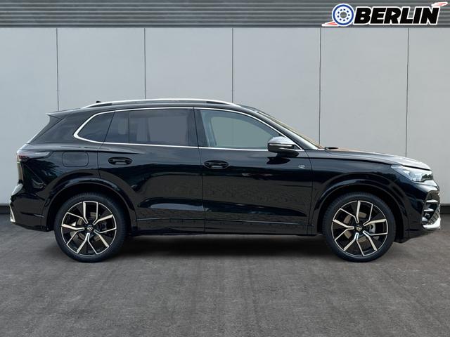 Volkswagen / Tiguan / Schwarz / / / DSG+HARMAN+20 ALU+MATRIX+MASSAGE+ACC+KAMERA