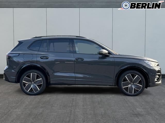 Volkswagen / Tiguan / Grau / / / PANO+HD MATRIX+AHK+NAVI+BLACK STYLE+20 LM+ACC
