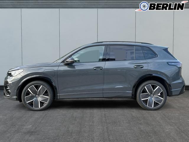 Volkswagen / Tiguan / Grau / / / PANO+HD MATRIX+AHK+NAVI+BLACK STYLE+20 LM+ACC