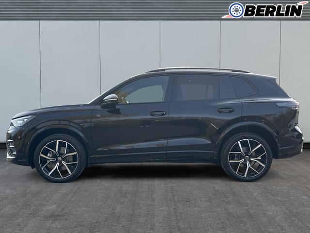 Volkswagen / Tiguan / Schwarz / / / 4x4 AHK+PANO+STANDHZG+20 ALU+eHK