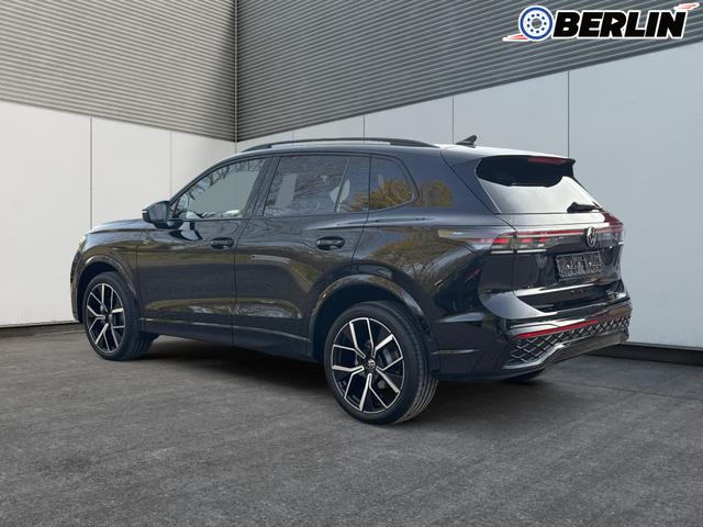 Volkswagen / Tiguan / Schwarz / / / 4x4 AHK+PANO+STANDHZG+20 ALU+eHK