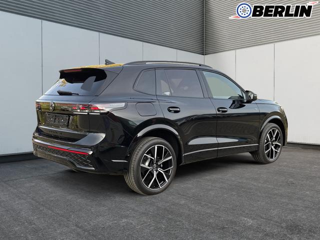 Volkswagen / Tiguan / Schwarz / / / 4x4 AHK+PANO+STANDHZG+20 ALU+eHK