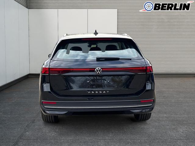 Volkswagen / Passat Variant / Schwarz / / / DSG+AHK+MASSAGE+NAVI+ACC+KAMERA+LED+17 ALU