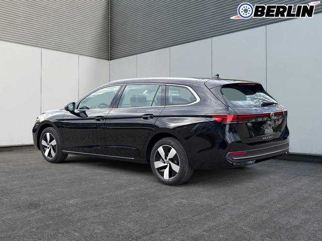 Volkswagen / Passat Variant / Schwarz / / / DSG+AHK+MASSAGE+NAVI+ACC+KAMERA+LED+17 ALU