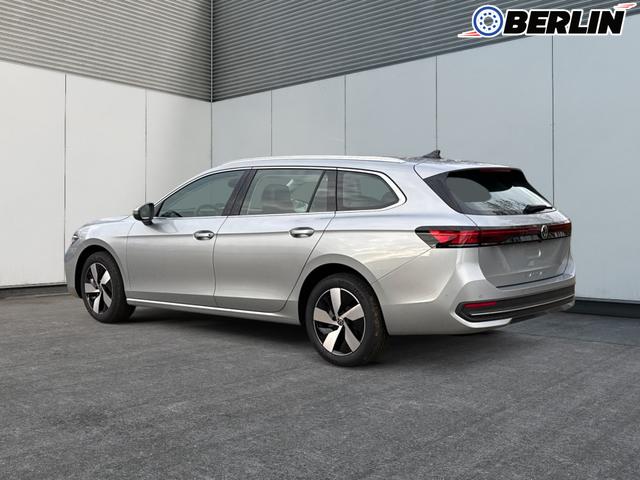 Volkswagen / Passat Variant / Silber / / / DSG+AHK+MASSAGE+NAVI+ACC+KAMERA+LED+17 ALU