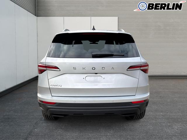 Skoda / Karoq / Silber / / / AHK+KAMERA+EL. HECKKL.+SHZ+ACC+KESSY+18''ALU