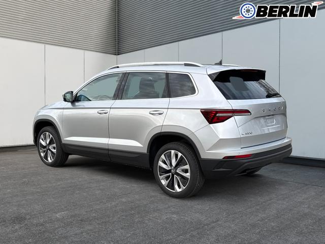 Skoda / Karoq / Silber / / / AHK+KAMERA+EL. HECKKL.+SHZ+ACC+KESSY+18''ALU