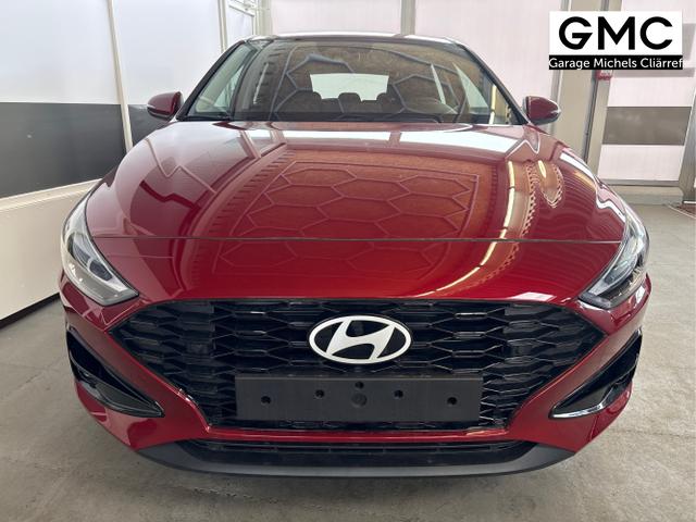 Hyundai / i30 / Rot / / / NAVI LED RFK PDC